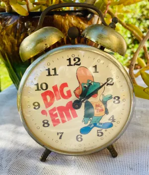 1979 "Dig 'em" Twin Bell Wind Up Red Metal Kellogg Company Vintage Alarm Clock
