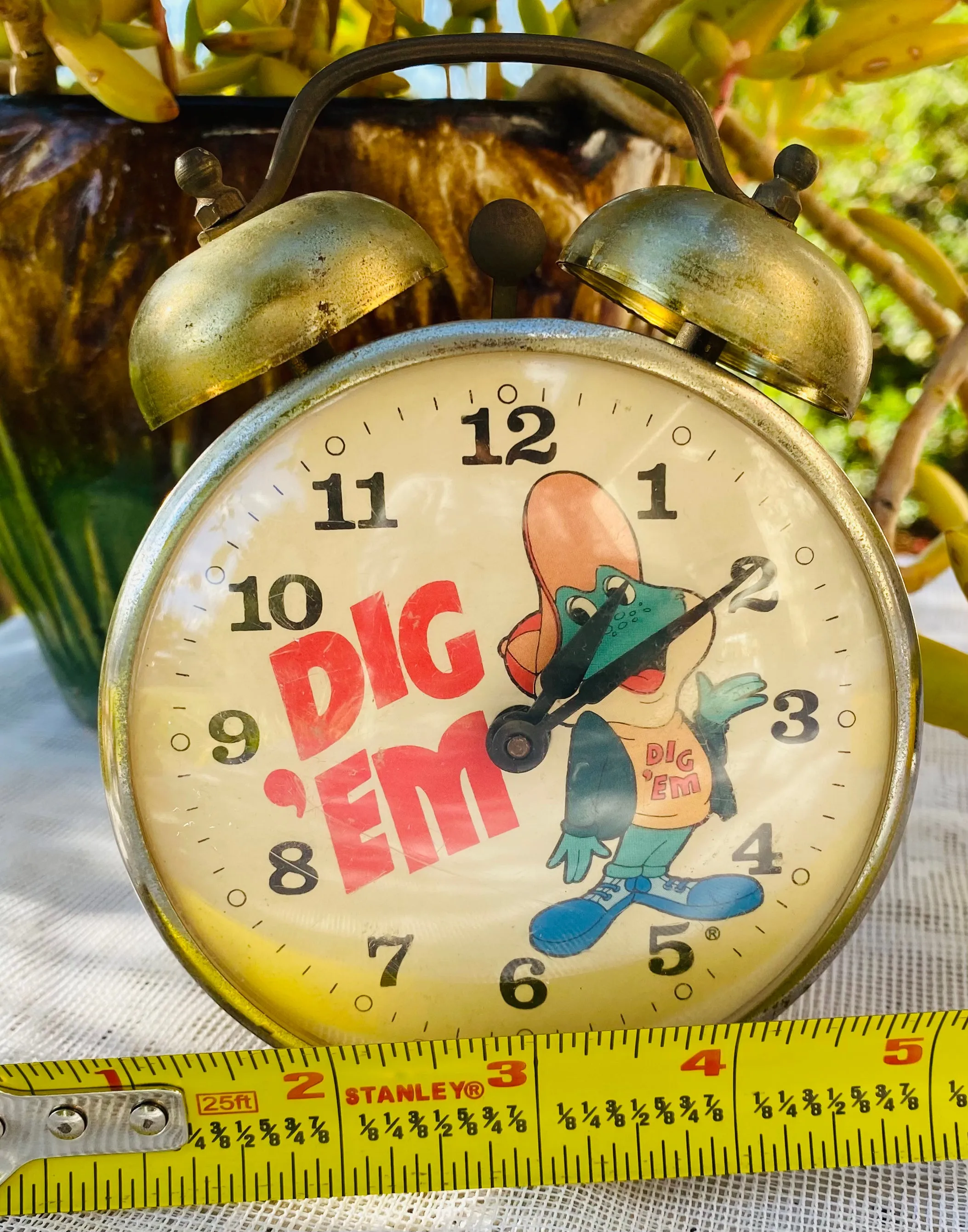 1979 "Dig 'em" Twin Bell Wind Up Red Metal Kellogg Company Vintage Alarm Clock