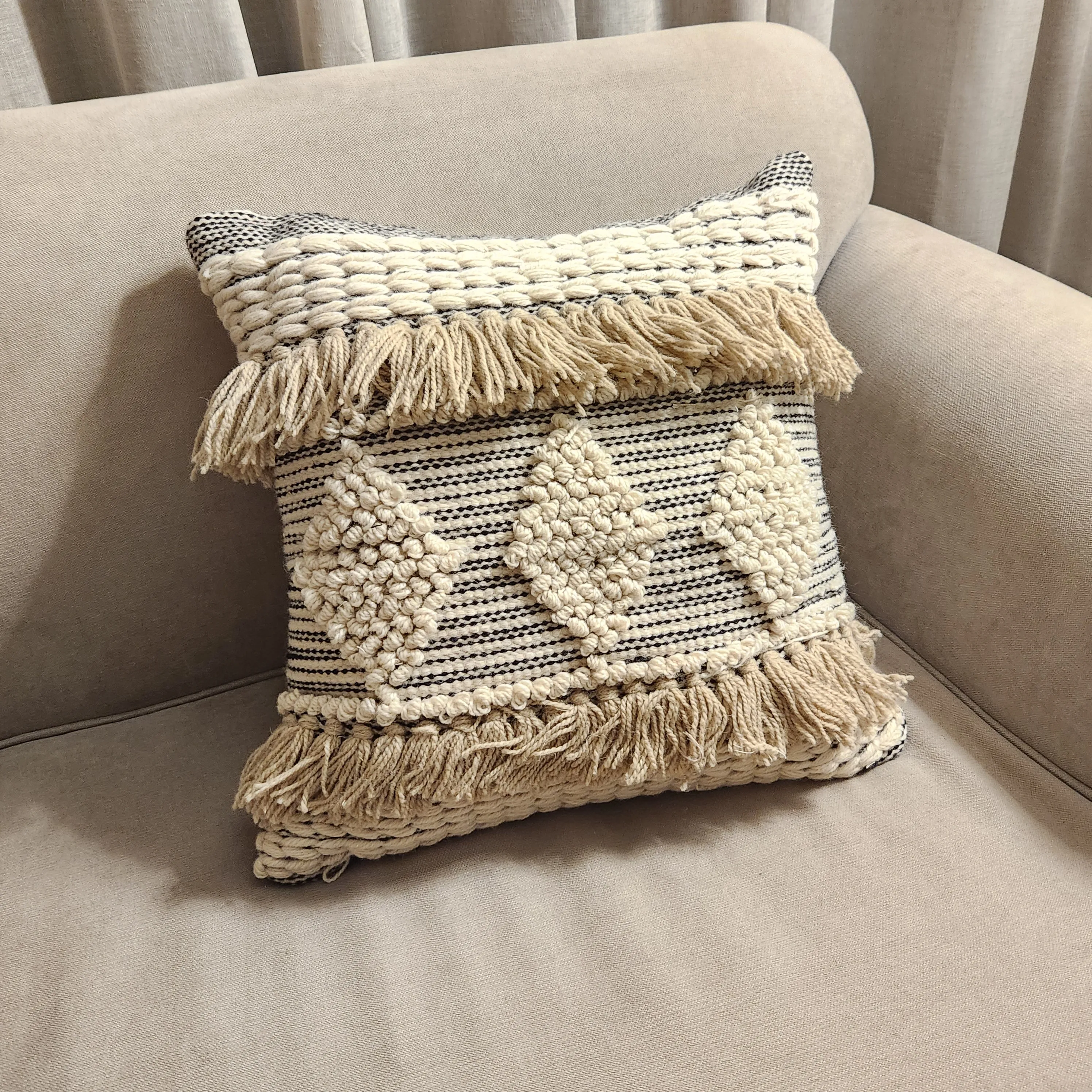 Dima cushion