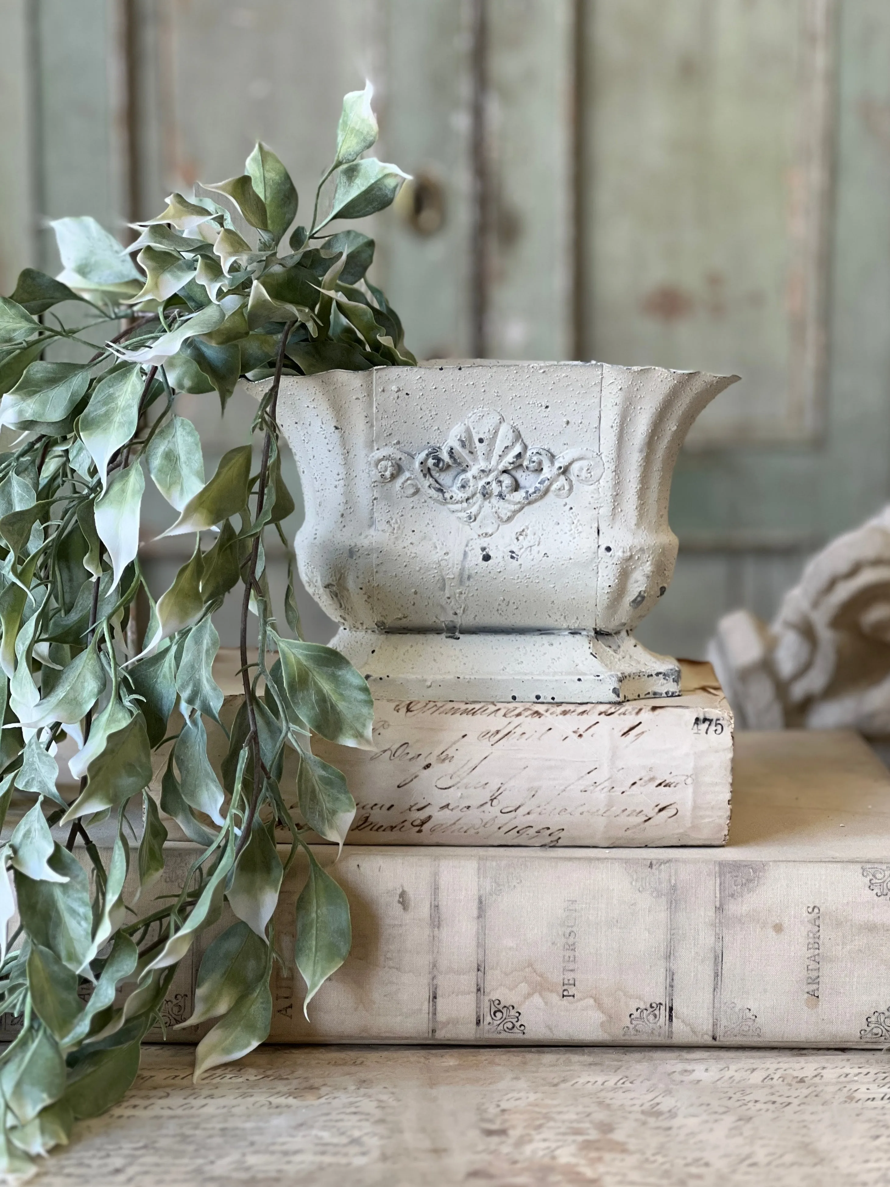 Duchess Planter | 8" | NOT CURRENTLY IN STOCK-New For Spring 2025!
