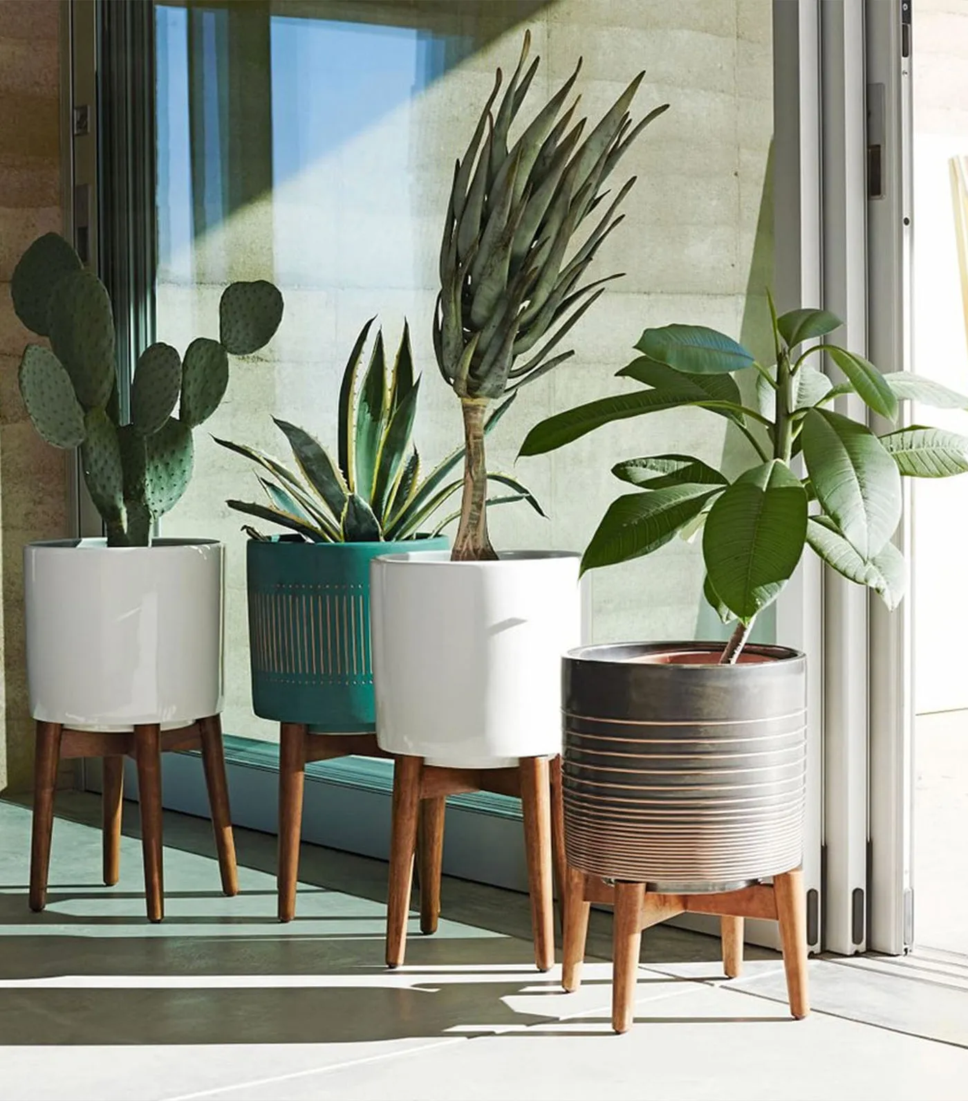 Mid-Century Turned Wood Leg Planter - Solid White