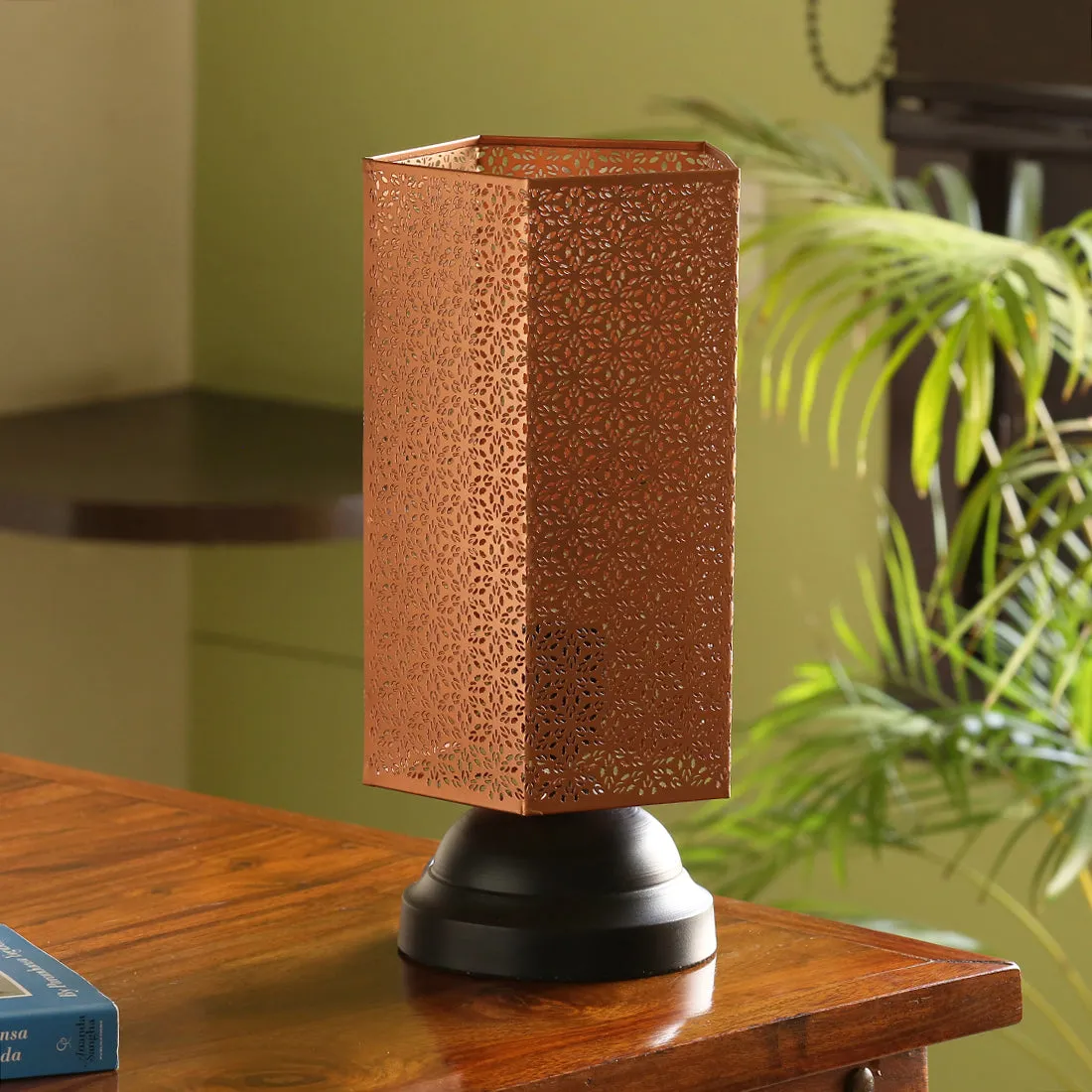 'Moroccan Shimmer' Hand Etched Iron Table Lamp (13 Inch)
