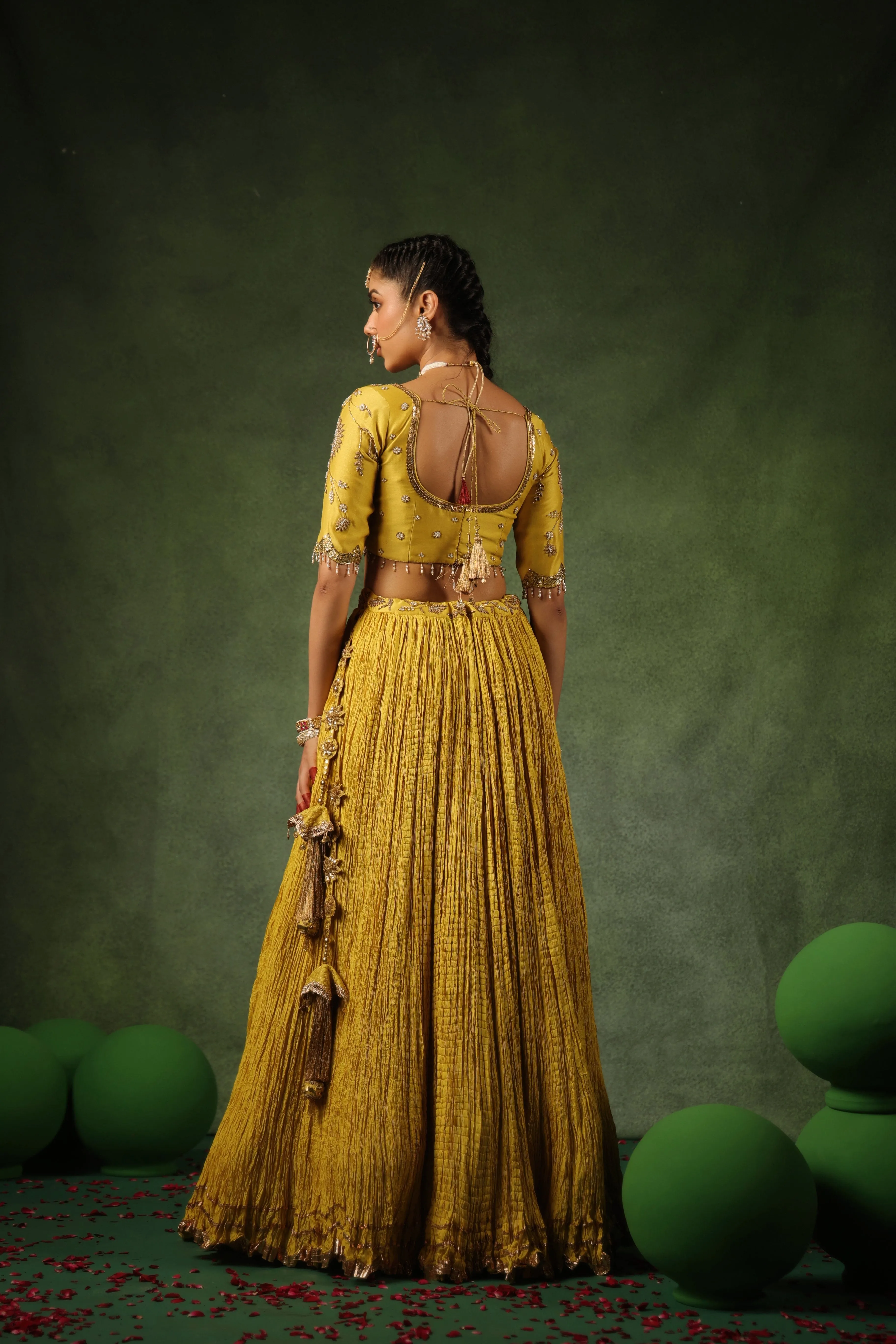 Pakeezah Zardosi Phool Buta Lehenga Sunehra
